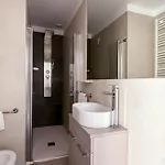 Vienna Hotel *