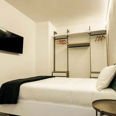 Vienna Hotel *