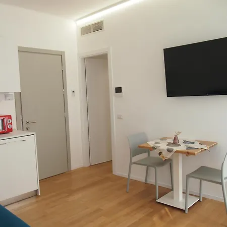 Vienna Hotel *