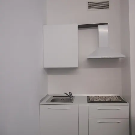 Готель Vienna *